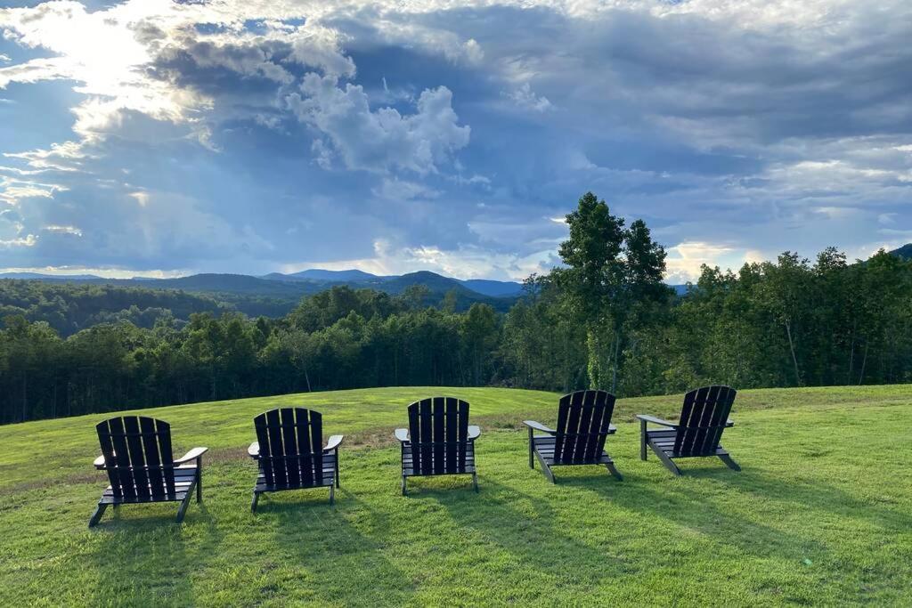 A Suite With A View + Wine Mount Airy Exterior photo