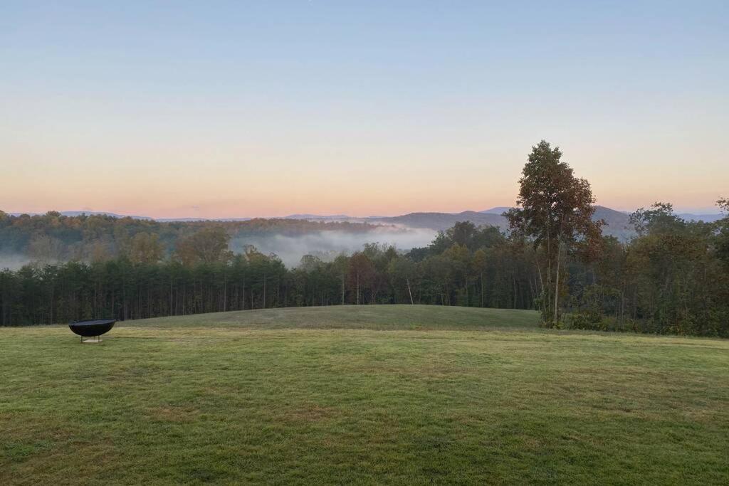 A Suite With A View + Wine Mount Airy Exterior photo